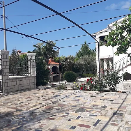 Angela Apartment Zbandaj